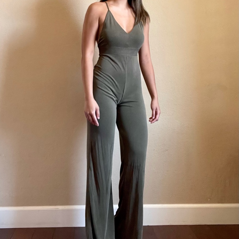🦋 F21 Criss-Cross Back Jumpsuit
